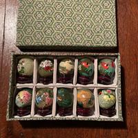 Set 10 uova in giada serpentina dipinte a mano