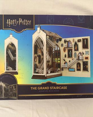 Harry Potter - Book nook scale di Hogwarts