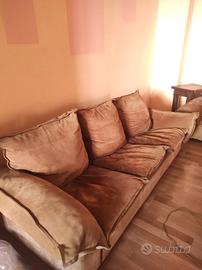 divano e poltrone in pelle scamosciata