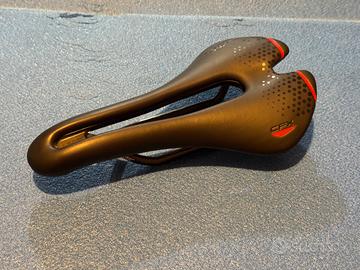 sella San Marco Aspide Short Fit Carbon FX Wide