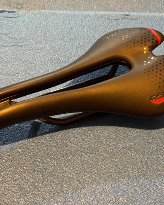 sella San Marco Aspide Short Fit Carbon FX Wide