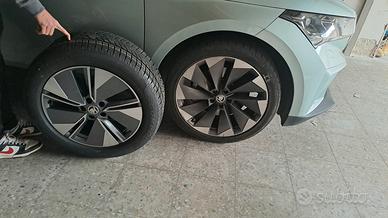 Skoda Enyaq EV80 con Gancio di traino