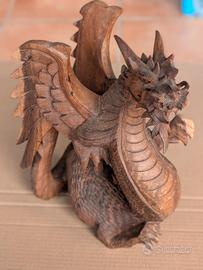 Statua Drago Alato in Legno Intagliato a Mano
