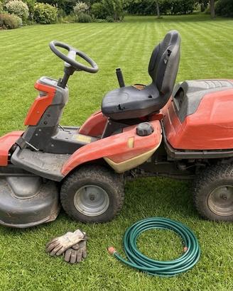 Trattorino Tagliaerba Husqvarna Rider AWD 4x4