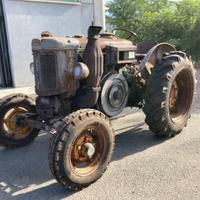 Trattore a testa calda Landini L 30 con accessori