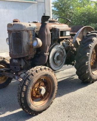 Trattore a testa calda Landini L 30 con accessori