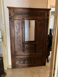 appendiabiti e pannello testiera