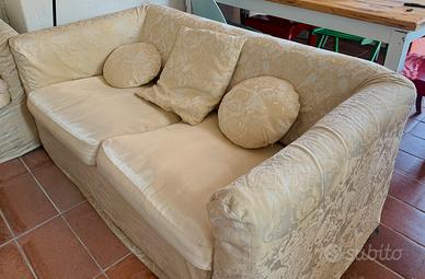 2 divani uguali