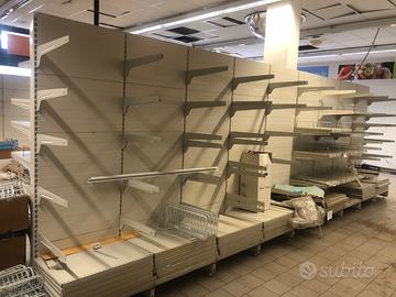 Scaffalatura in metallo