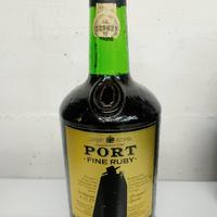 bottiglia di Port fine rubi Sandeman