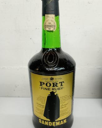 bottiglia di Port fine rubi Sandeman