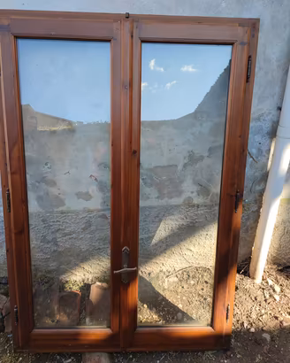 finestre in legno con doppio vetro e telaio 