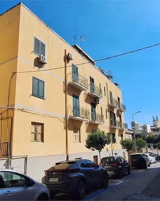 Via Aurelio Saffi, 3 vani da ristrutturare