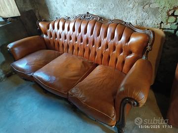 divano 3 posti in pelle stile Chesterfield 