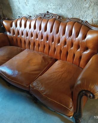 divano 3 posti in pelle stile Chesterfield 