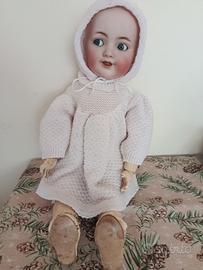 antica bambola XX secolo