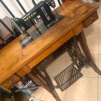 Poltrone, macchina ds cucire, manichino