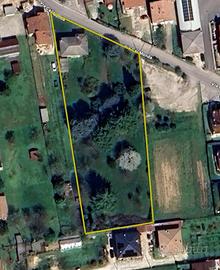 Lotto edificabile 4.500 m² con casa - Pieve di Sol