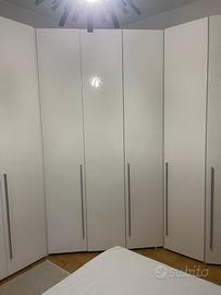 Armadio angolare con cabina armadio bianco h240cm