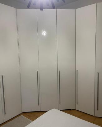 Armadio angolare con cabina armadio bianco h240cm