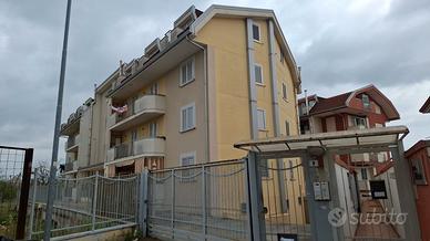 Appartamento di 3 vani con ampio box auto