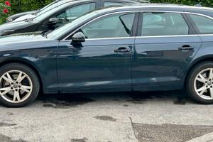 Audi A4 avant doppio treno pneumatici!