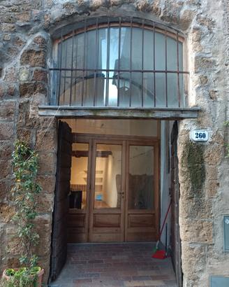 Locale commerciale a Pitigliano.uso galleria o ne