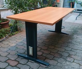 Scrivania in laminato alta resistenza 