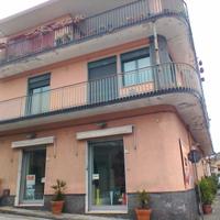 Locale commerciale con deposito