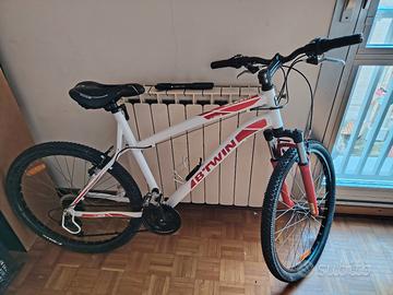 bicicletta Btwin  Rockrider
