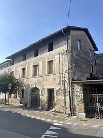 VILLESSE: STABILE DA RISTRUTTURARE