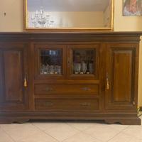 Credenza in stile classico in legno massello.