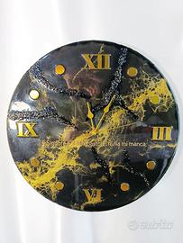 Orologio con frase biblica in resina fatto a mano