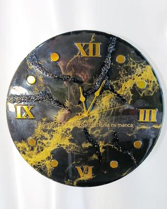 Orologio con frase biblica in resina fatto a mano