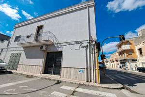 Locale commerciale sito su strada principale