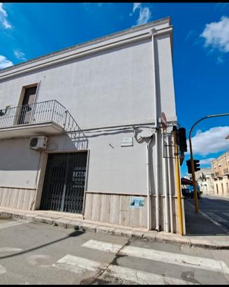 Locale commerciale sito su strada principale