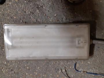 LUCE EMERGENZA A PLAFONIERA