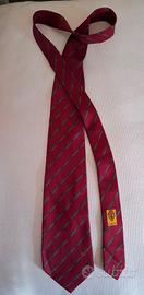 Gucci cravatta amaranto con righina verde con dise
