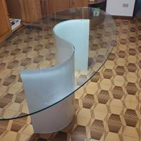tavolo elegante ovale in vetro