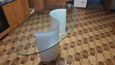 tavolo elegante ovale in vetro