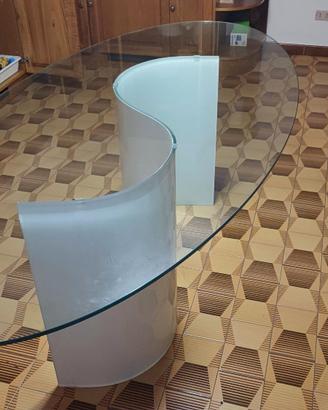 tavolo elegante ovale in vetro