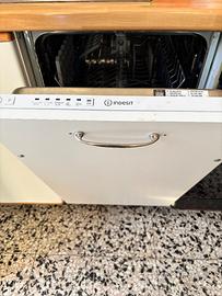 Lavastoviglie indesit
