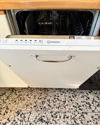 Lavastoviglie indesit