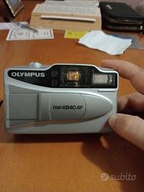 macchina fotografica con rullino 