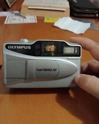 macchina fotografica con rullino 