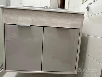 Mobile bagno sospeso con specchio e colonna