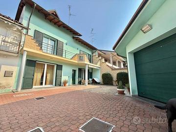 Villa a Mortara, via Raffaello Sanzio, 4 locali