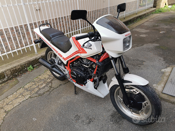 Honda vf400f