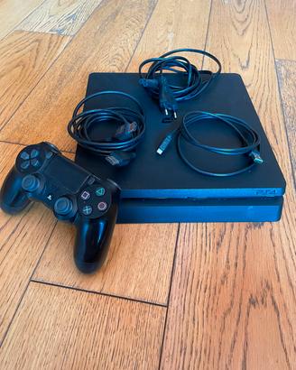 PS4 jet black 1 TB usata