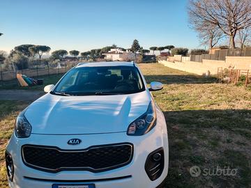 Auto Kia Sportage bianca